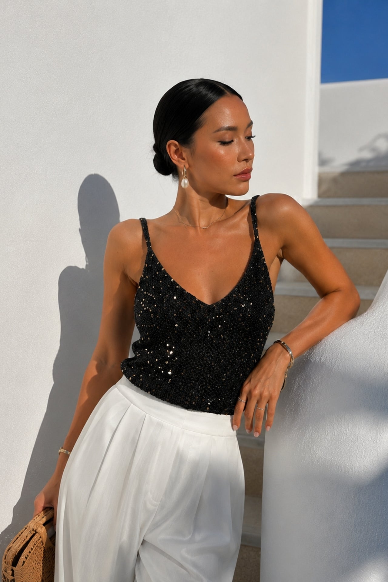 V Yaka Askılı Payet Detay Triko Bluz - Siyah